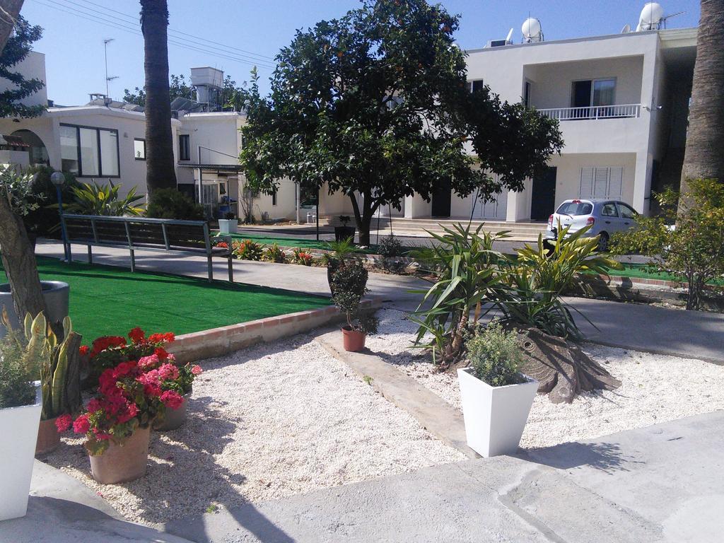 Zoe'S Court Aparthotel Klorakas ภายนอก รูปภาพ