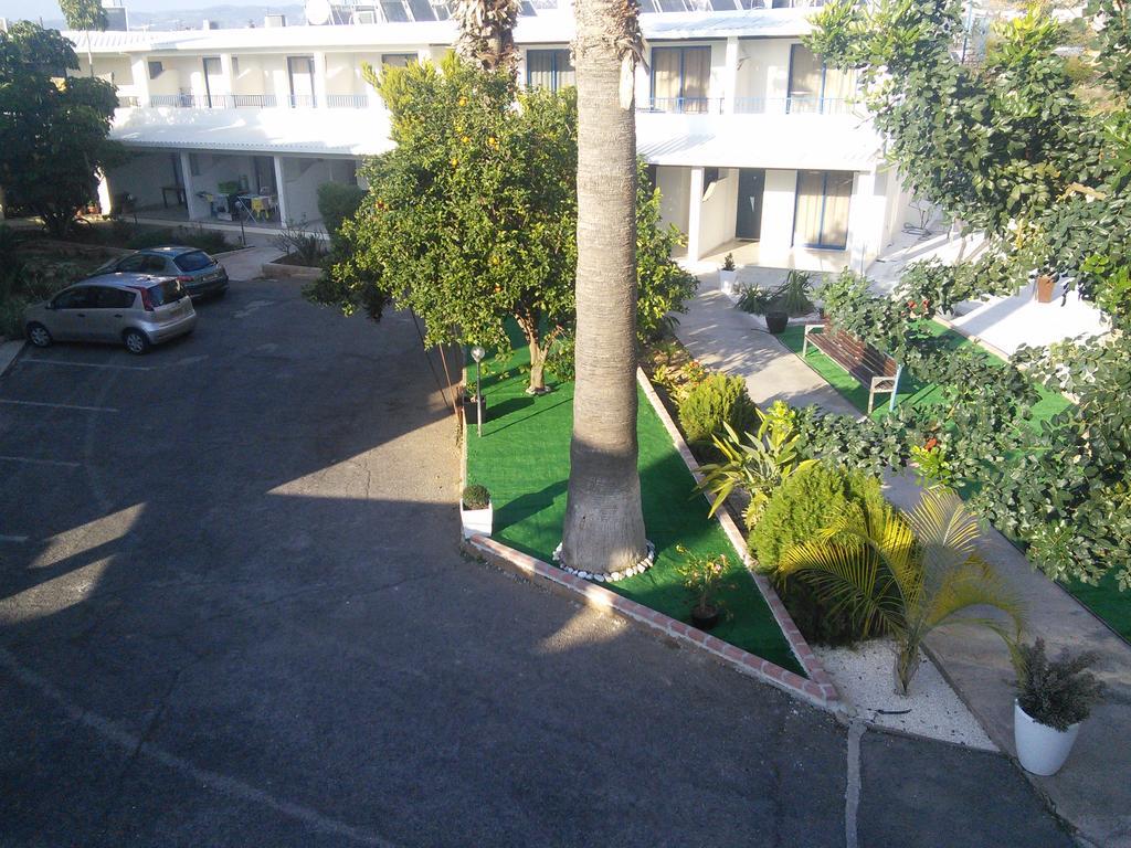 Zoe'S Court Aparthotel Klorakas ภายนอก รูปภาพ