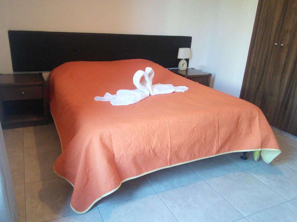 Zoe'S Court Aparthotel Klorakas ภายนอก รูปภาพ
