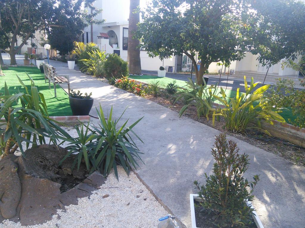 Zoe'S Court Aparthotel Klorakas ภายนอก รูปภาพ