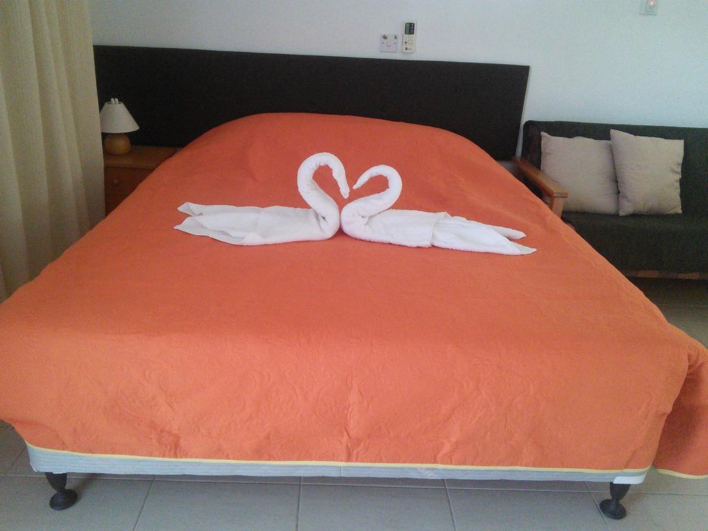 Zoe'S Court Aparthotel Klorakas ภายนอก รูปภาพ
