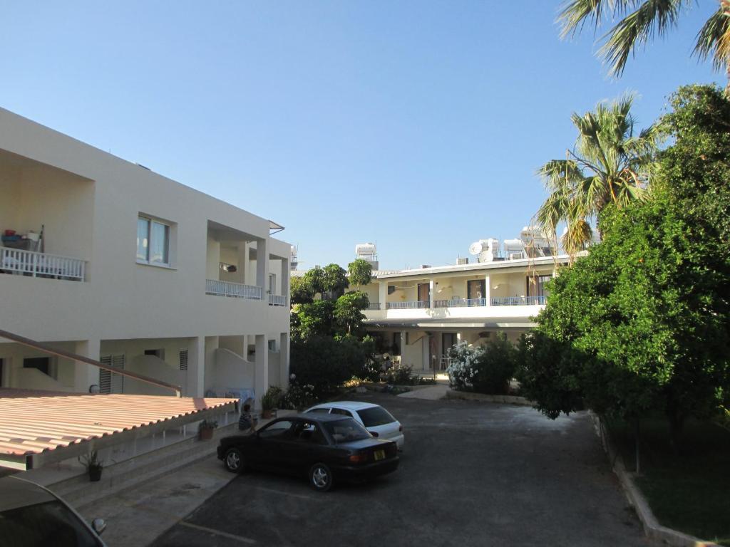 Zoe'S Court Aparthotel Klorakas ภายนอก รูปภาพ