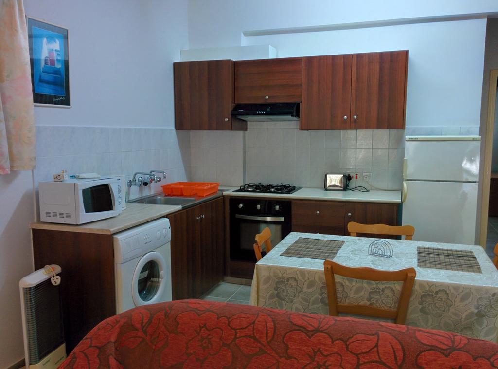 Zoe'S Court Aparthotel Klorakas ภายนอก รูปภาพ