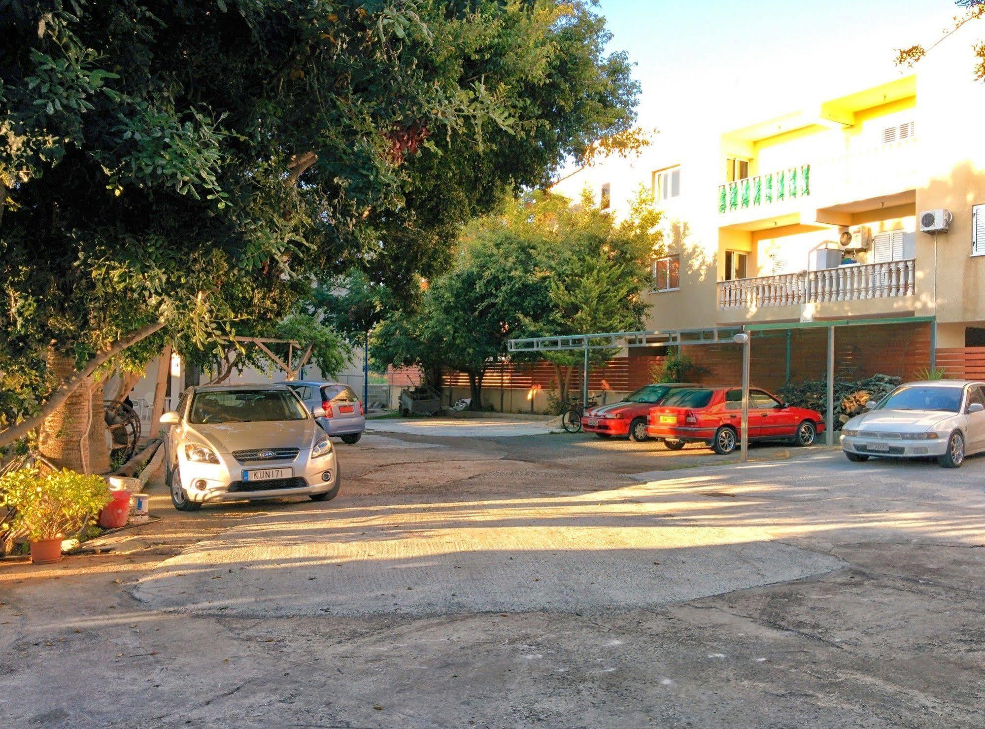 Zoe'S Court Aparthotel Klorakas ภายนอก รูปภาพ