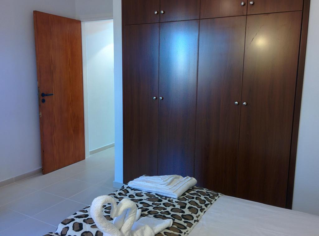 Zoe'S Court Aparthotel Klorakas ภายนอก รูปภาพ