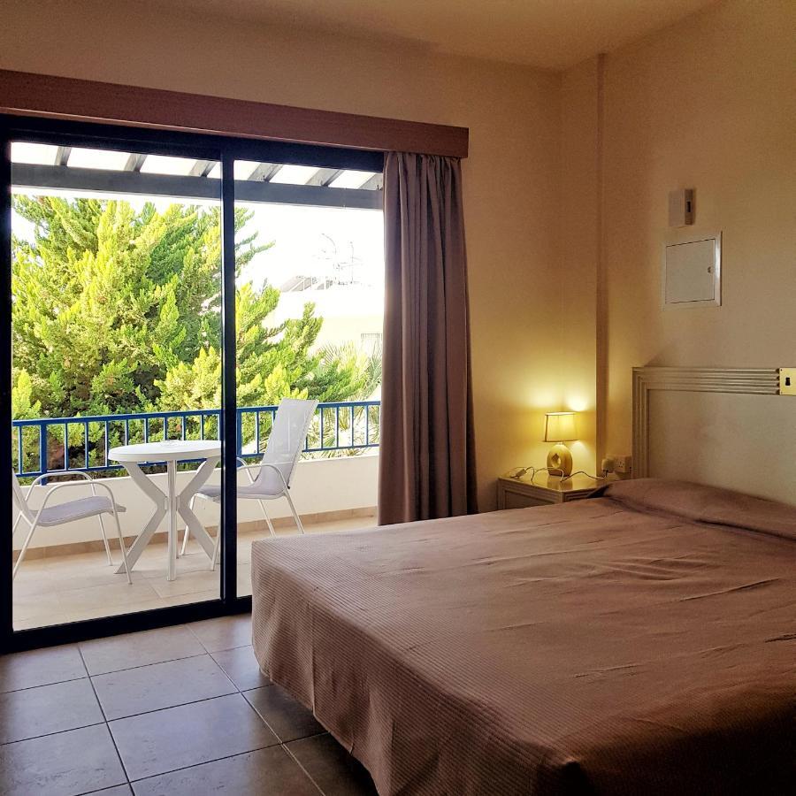 Zoe'S Court Aparthotel Klorakas ภายนอก รูปภาพ